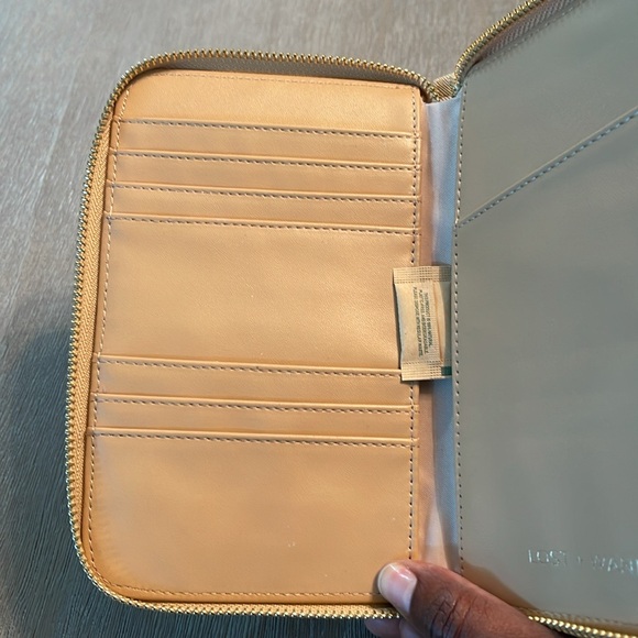 🆕 Lost + Wander tan camel color passport zipper wallet with wristlet - Picture 4 of 5